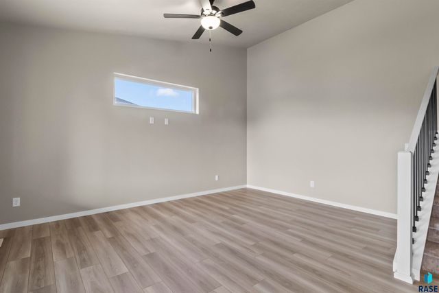 1602 W 26th St Street, Yankton, SD 57078