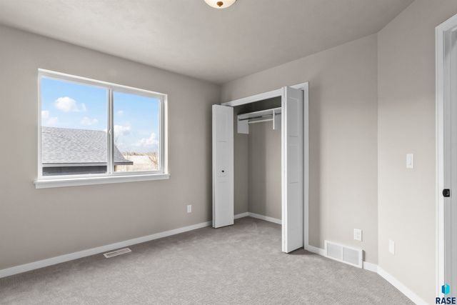 1602 W 26th St Street, Yankton, SD 57078