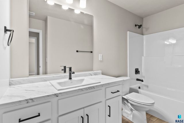 1602 W 26th St Street, Yankton, SD 57078