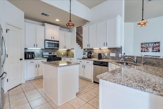 2061 Genesta DR, Buda, TX 78610