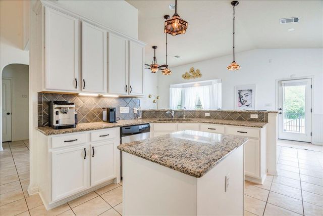2061 Genesta DR, Buda, TX 78610