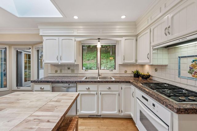 18864 Heathcote Drive, Deephaven, MN 55391