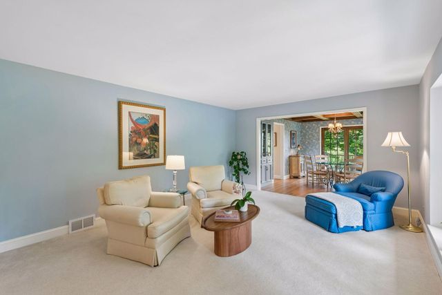 18864 Heathcote Drive, Deephaven, MN 55391