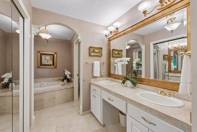 18864 Heathcote Drive, Deephaven, MN 55391