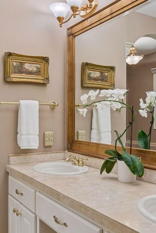 18864 Heathcote Drive, Deephaven, MN 55391