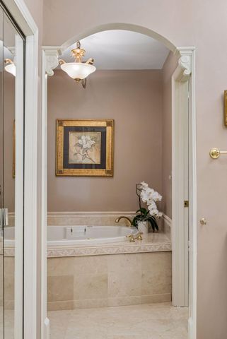 18864 Heathcote Drive, Deephaven, MN 55391