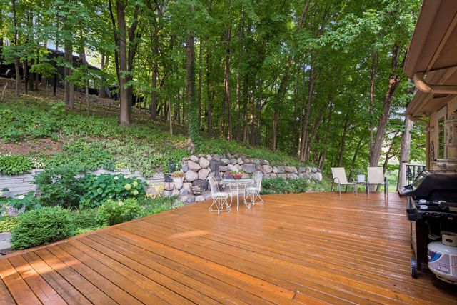 18864 Heathcote Drive, Deephaven, MN 55391