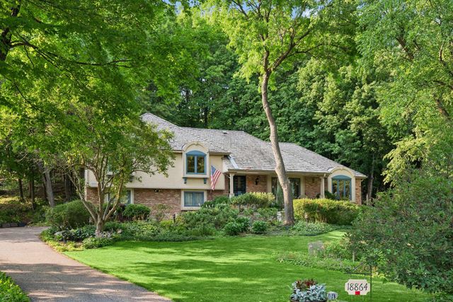18864 Heathcote Drive, Deephaven, MN 55391