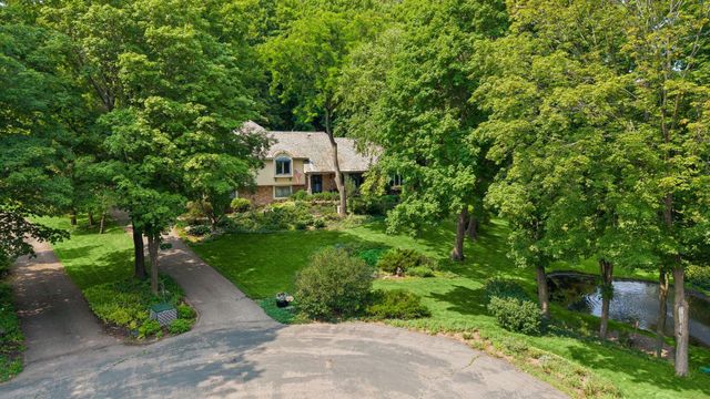 18864 Heathcote Drive, Deephaven, MN 55391