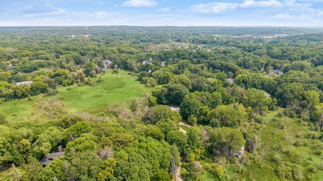 18864 Heathcote Drive, Deephaven, MN 55391