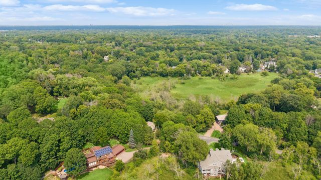 18864 Heathcote Drive, Deephaven, MN 55391