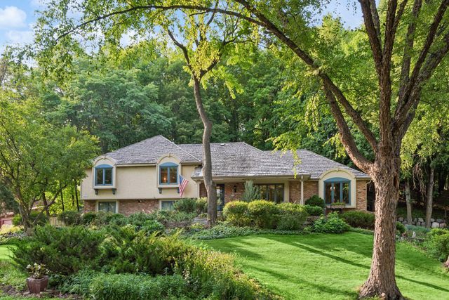 18864 Heathcote Drive, Deephaven, MN 55391