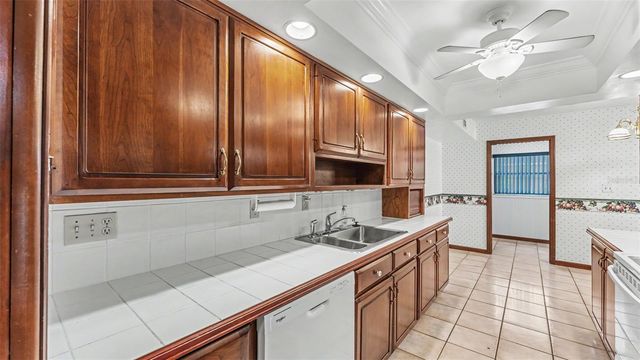 633 VICTORIA SQUARE LANE, Lakeland, FL 33813
