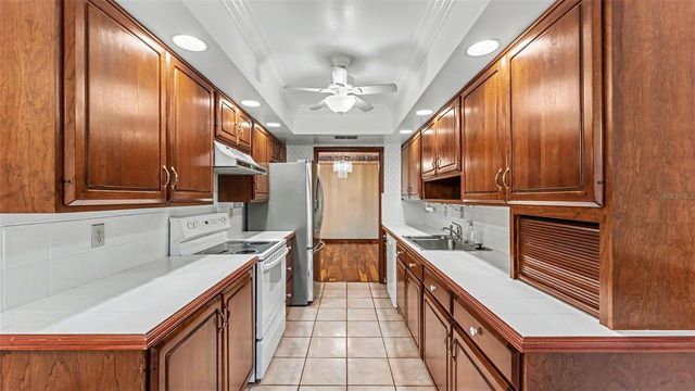633 VICTORIA SQUARE LANE, Lakeland, FL 33813