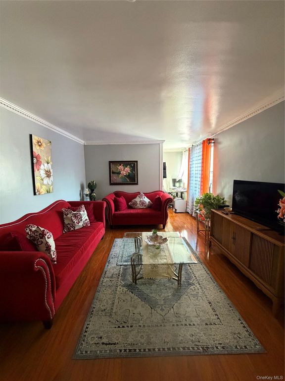 325 E 201 Street 5 G, Bronx, NY 10458 — photo 2