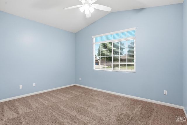 10300 Silverthorne Drive, Bakersfield, CA 93314