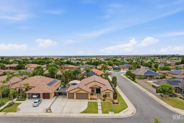 10300 Silverthorne Drive, Bakersfield, CA 93314
