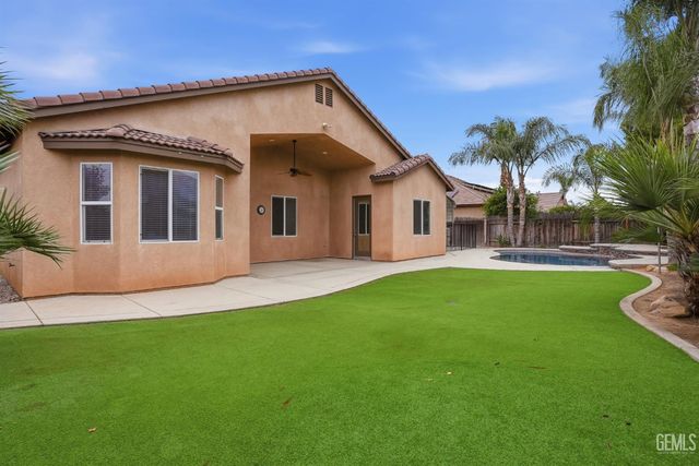 10300 Silverthorne Drive, Bakersfield, CA 93314