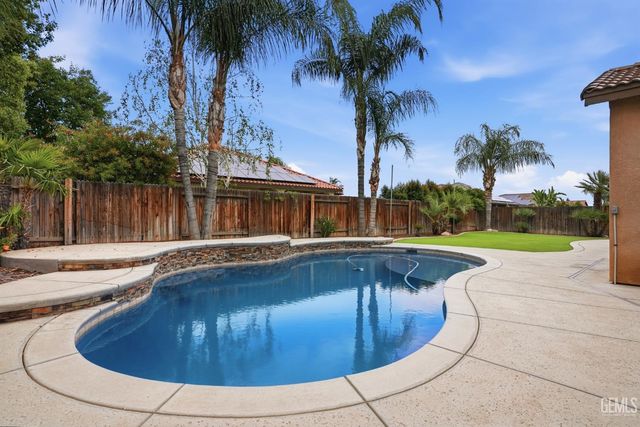 10300 Silverthorne Drive, Bakersfield, CA 93314