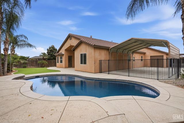 10300 Silverthorne Drive, Bakersfield, CA 93314