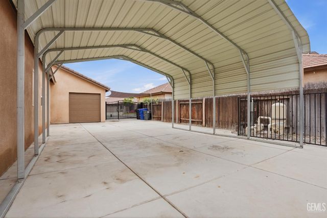 10300 Silverthorne Drive, Bakersfield, CA 93314