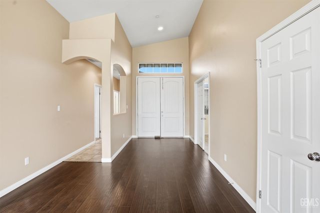 10300 Silverthorne Drive, Bakersfield, CA 93314
