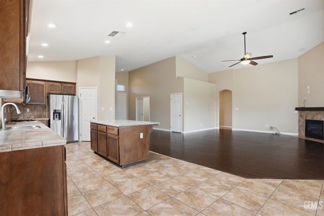 10300 Silverthorne Drive, Bakersfield, CA 93314