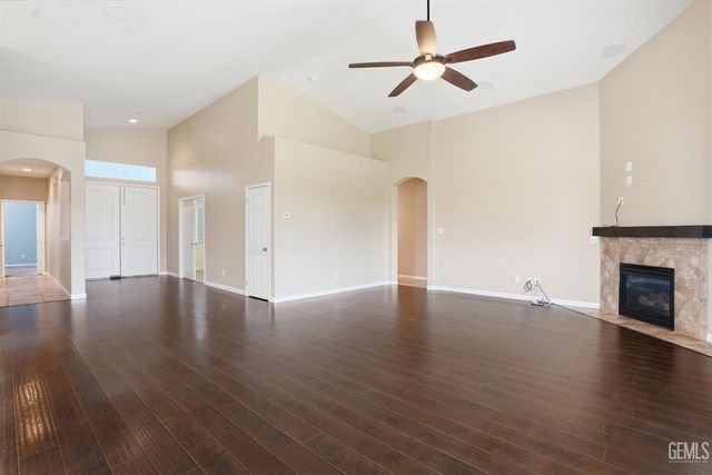 10300 Silverthorne Drive, Bakersfield, CA 93314