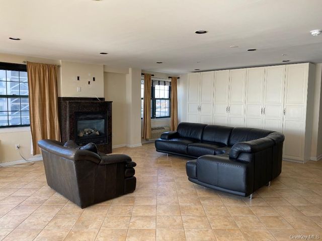 26 W Broadway 604, Long Beach, NY 11561