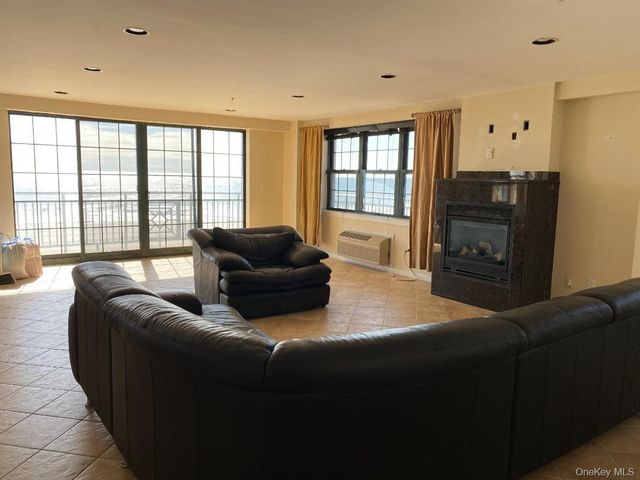 26 W Broadway 604, Long Beach, NY 11561
