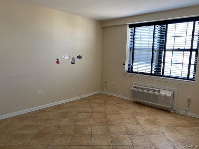 26 W Broadway 604, Long Beach, NY 11561