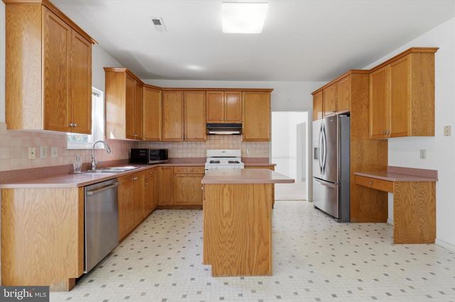 20 CRIMSON DR, Norristown, PA 19401