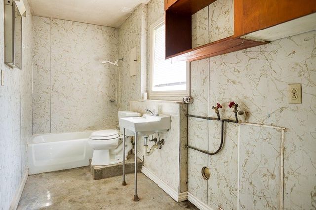 714 Reynolds Ave, Taft, TX 78390