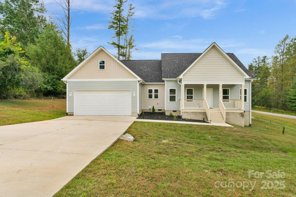 142 Crystal Heights Drive, Hendersonville, NC 28739