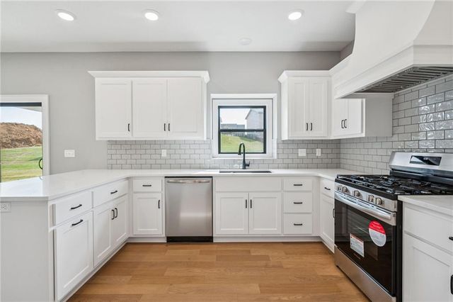 1985 Longview Drive, Liberty, MO 64068