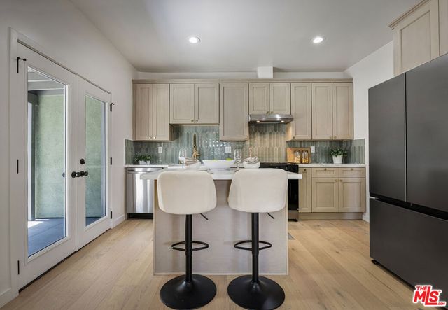 2025 West Boulevard, Los Angeles, CA 90016