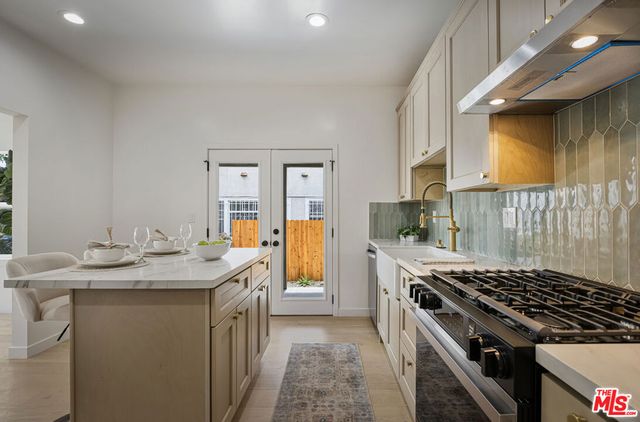 2025 West Boulevard, Los Angeles, CA 90016