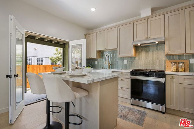 2025 West Boulevard, Los Angeles, CA 90016