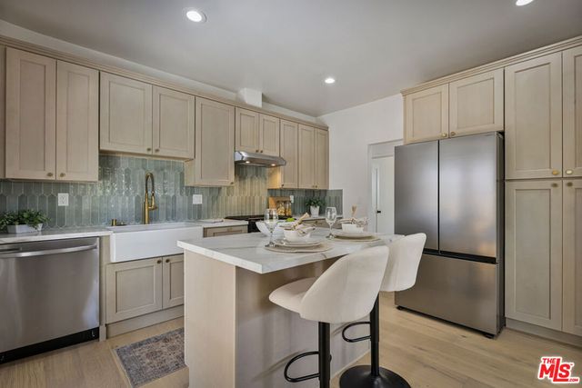 2025 West Boulevard, Los Angeles, CA 90016