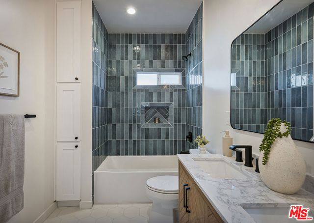 2025 West Boulevard, Los Angeles, CA 90016
