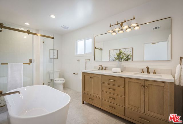 2025 West Boulevard, Los Angeles, CA 90016