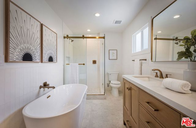2025 West Boulevard, Los Angeles, CA 90016