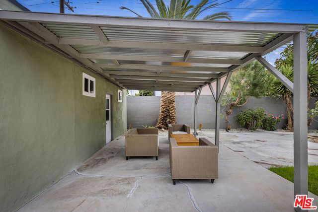2025 West Boulevard, Los Angeles, CA 90016