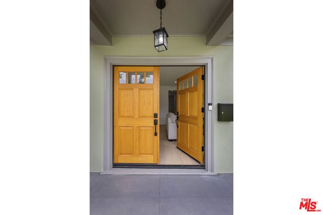 2025 West Boulevard, Los Angeles, CA 90016