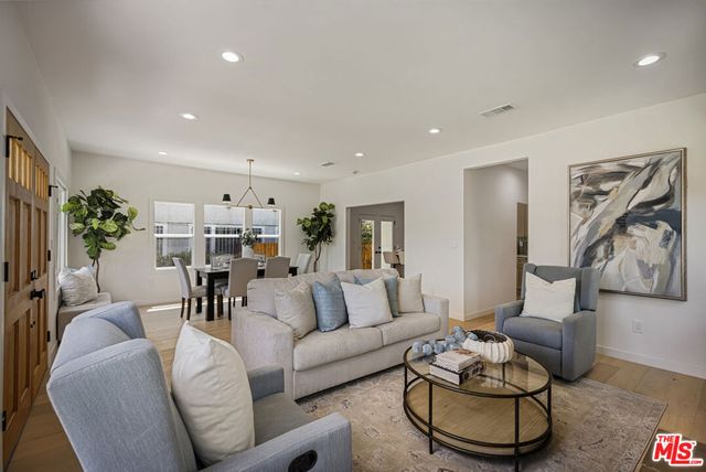 2025 West Boulevard, Los Angeles, CA 90016