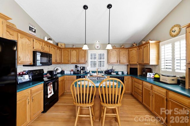 1489 Round Mountain Road, Brevard, NC 28712