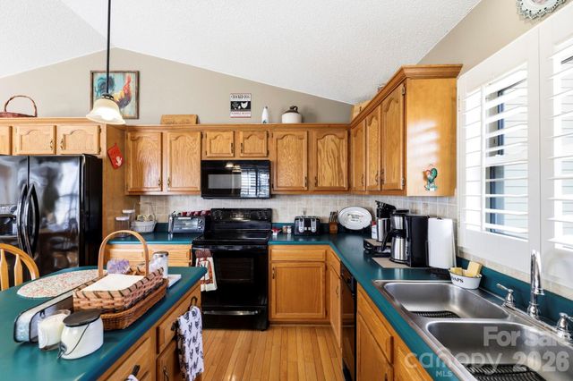 1489 Round Mountain Road, Brevard, NC 28712