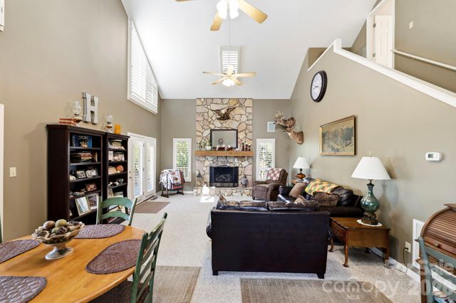 1489 Round Mountain Road, Brevard, NC 28712