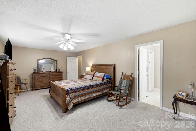 1489 Round Mountain Road, Brevard, NC 28712