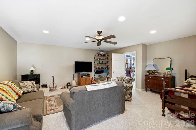 1489 Round Mountain Road, Brevard, NC 28712